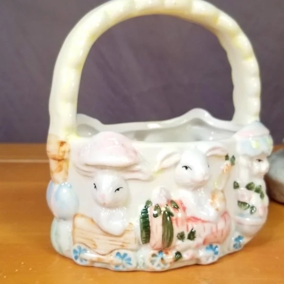 Vintage Bunny Handled Ceramic Basket - Picture 1 of 8